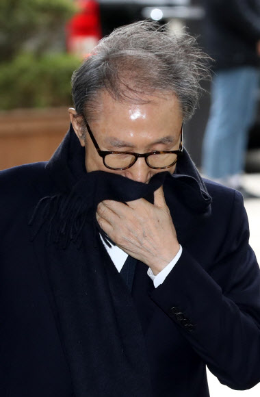법정 향하는 이명박