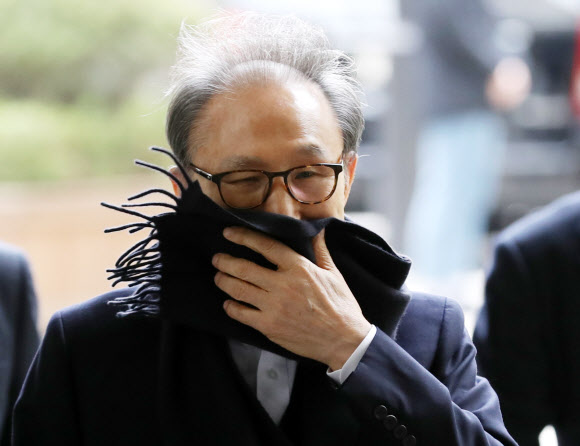 이명박, 법정으로