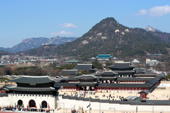 화창한 휴일의 고궁