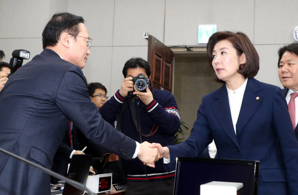 홍영표-나경원 ‘강한 눈빛’