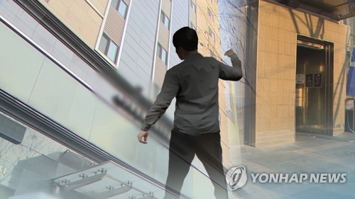 ‘아레나’ 보안요원, 폭행 혐의로 구속영장 청구 연합뉴스