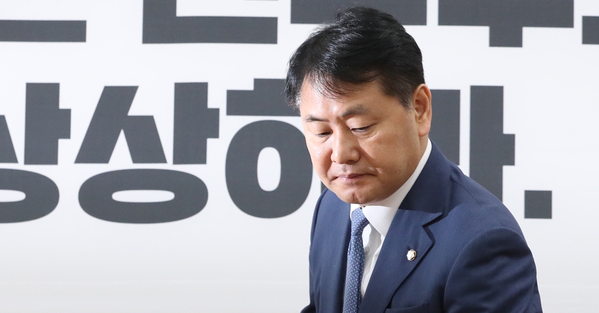 김관영 바른미래당 원내대표가 21일 국회에서 열린 원내정책회의에 출석하고 있다. 연합뉴스
