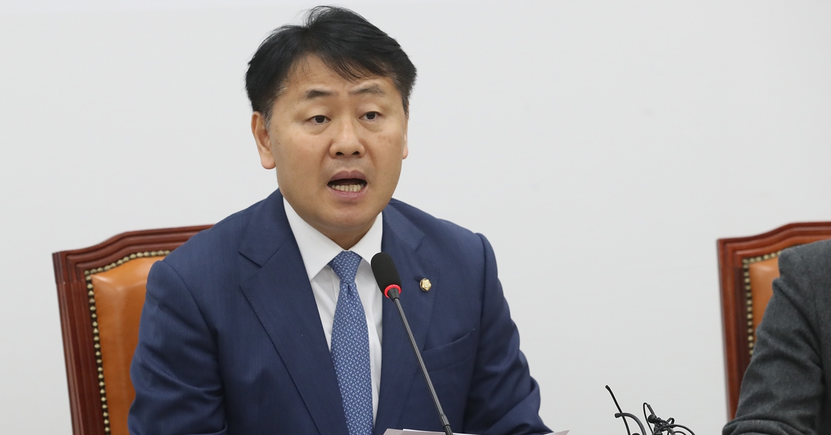 김관영 바른미래당 원내대표가 21일 국회에서 열린 원내정책회의에서 발언하고 있다.