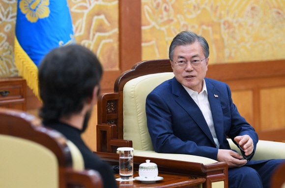 문재인 대통령이 21일 오후 청와대에서 잭 도시 트위터 최고경영자를 접견하고 있다. 2019. 3. 21. 도준석 기자 pado@seoul.co.kr