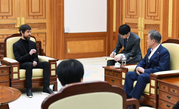 문재인 대통령이 21일 오후 청와대에서 잭 도시 트위터 최고경영자를 접견하고 있다. 2019. 3. 21. 도준석 기자 pado@seoul.co.kr