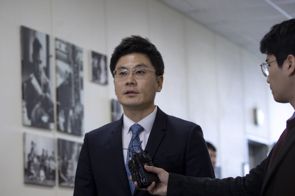 YG엔터테인먼트 양민석 대표이사가 22일 서울 마포구 홀트아동복지회 강당에서 주주총회에 앞서 ‘버닝썬 사태’ 등에 대한 입장발표를 하고 있다. 2019.3.22도준석 기자 pado@seoul.co.kr