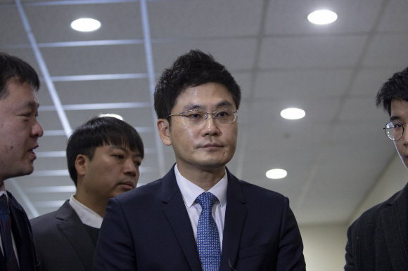 YG엔터테인먼트 양민석 대표이사가 22일 서울 마포구 홀트아동복지회 강당에서 주주총회에 앞서 ‘버닝썬 사태’ 등에 대한 입장발표를 하고 있다. 2019.3.22도준석 기자 pado@seoul.co.kr