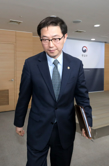 먹구름 드리운 남북관계.. 무거운 발걸음