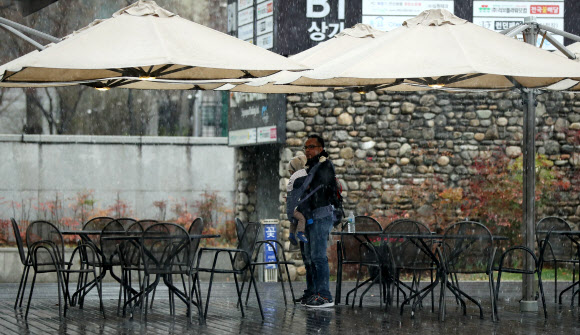 큰 우산이 되어준 차양막