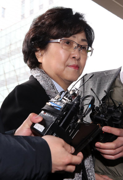 법정 향하는 김은경 전 장관