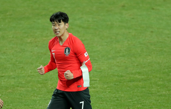 손흥민 ‘내가 대한민국 캡틴이다’