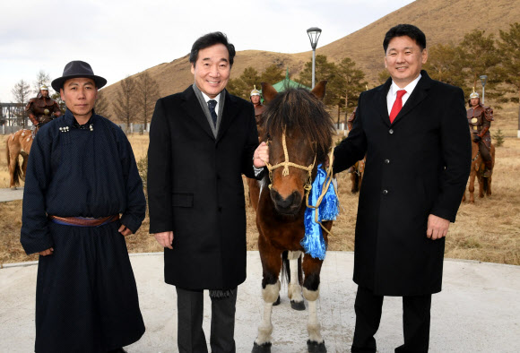 몽골 말 선물받은 이낙연 총리