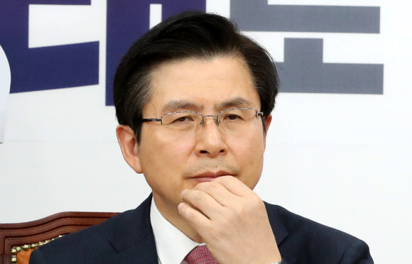 황교안 대표, 굳은 표정