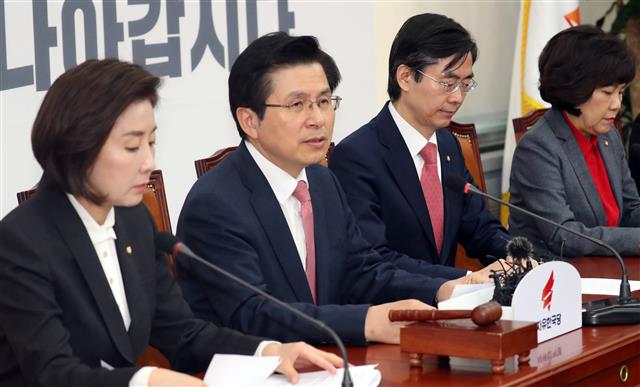 황교안 대표, 최고위원회의 주재