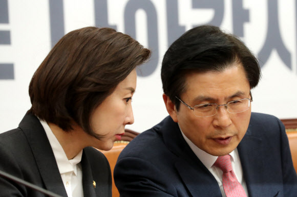 이야기하는 황교안-나경원