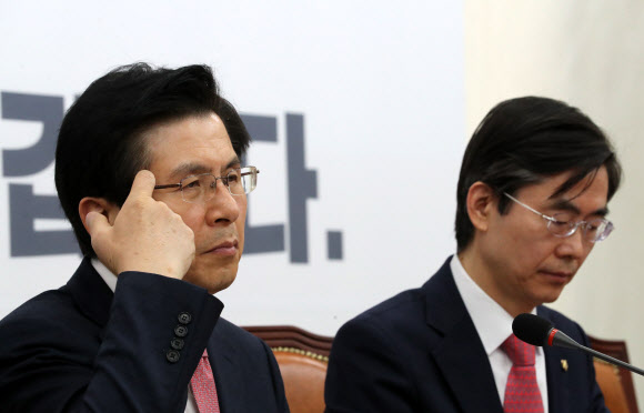 황교안 대표, 심각한 표정