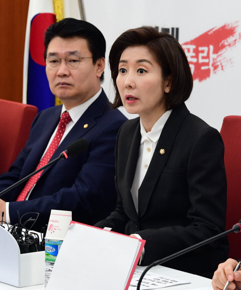 28일 서울 여의도 국회에서 열린 자유한국당의 문정권 문제인사청문회 평가회의에서 경원 원내대표가 모두발언을 하고 있다. 2019. 3. 28 정연호 기자 tpgod@seoul.co.kr