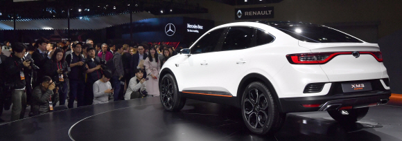 28일 경기도 킨텍스에서 열린 서울모토쇼 르노삼성자동차 부스에서 새롭게 선보인 쿠페형 suv xm3가전시되어 있다. 2019.3.28 박지환기자 popocar@seoul.co.kr