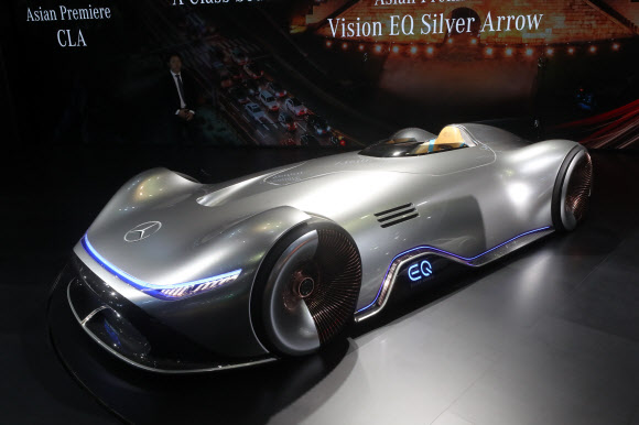 벤츠 아시아 최초 공개 ‘비전 EQ 실버 애로우’