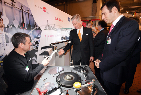 국빈 방한 중인 필리프 벨기에 국왕과 마틸드 왕비가 28일 서울 성동구 성수동 에스팩토리에서 열린 ‘벨지안 라이프 페스티벌’ 개막식에 참석해 부스를 둘러보고 있다.2019. 3. 28. 박윤슬 기자 seul@seoul.co.kr
