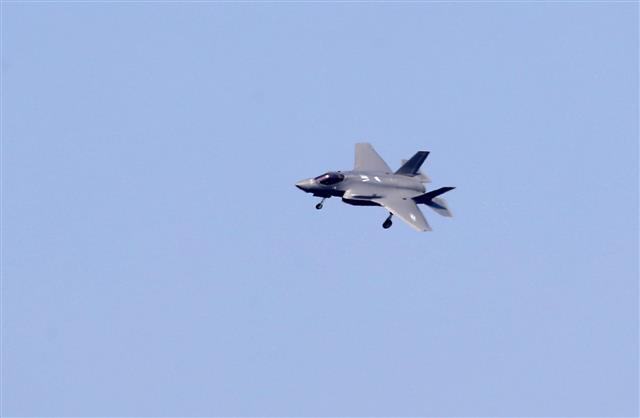 영공 가르는 스텔스 전투기 F-35A