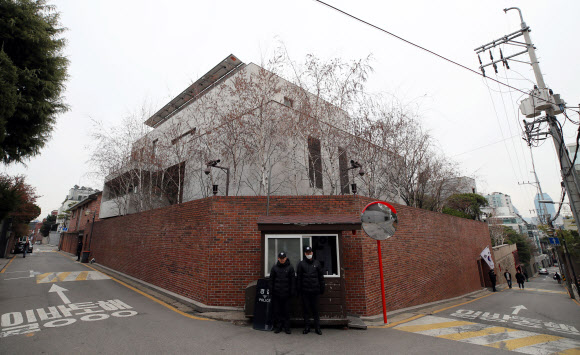 이명박 전 대통령 논현동 자택 97억1천만원…55%↑ ‘껑충’