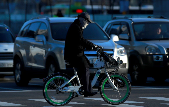 자전거 출근도 중무장