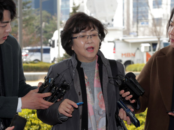 검찰 출석하는 김은경 전 장관