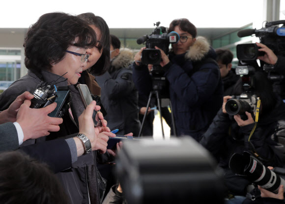 소환조사 받는 김은경 전 장관