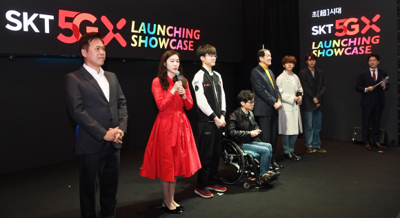 피겨스타 김연아가 3일 서울 중구 을지로 SKT타워 로비에서 열린 ‘5GX 서비스 론칭쇼’에서 인사말을 하고 있다. 2019. 4. 3. 박지환 기자 popocar@seoul.co.kr