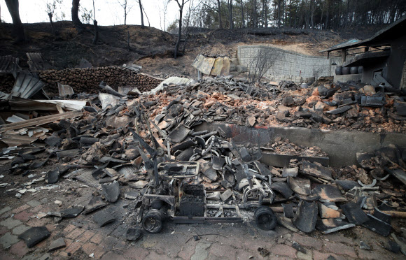 전쟁터 방불케 하는 마을