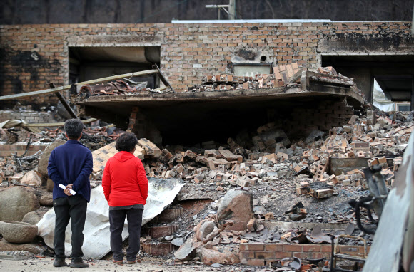 폭격 맞은듯한 집