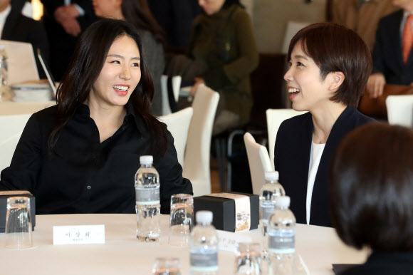 화기애애한 이상화-고다이라 나오