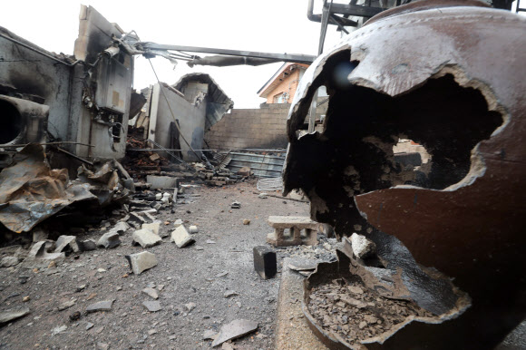 화마가 남겨놓은 장독