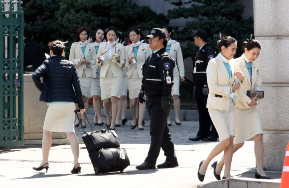 조양호 회장 별세 소식 전해진 대한항공 본사