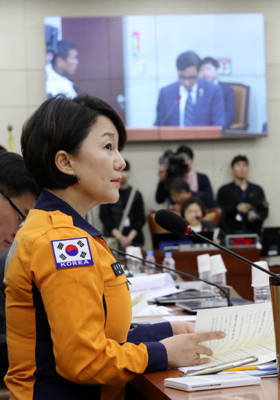 소방복 입고 회의 참석한 이재정 의원