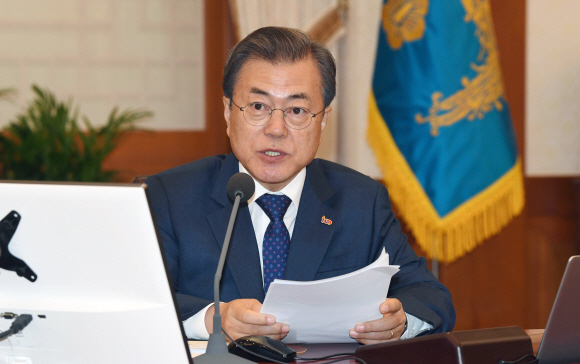 문재인 대통령과 국무위원들이 9일 오전 청와대에서 열린 국무회의에서 모두발언을 하고 있다. 2019. 4. 9. 도준석 기자 pado@seoul.co.kr