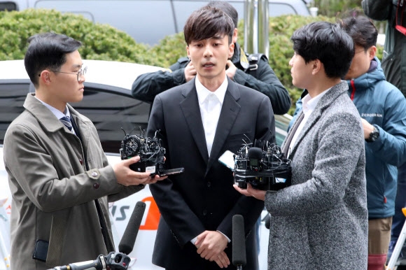 경찰 출석하는 로이킴