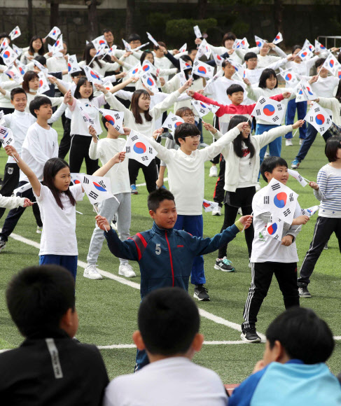 ‘백년전 함성 그대로’ 플래시몹