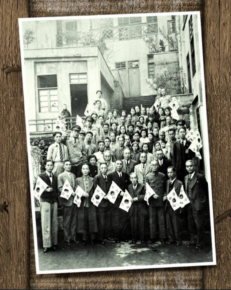 인공지능 기술로 복원된 대한민국 임시정부 기념사진