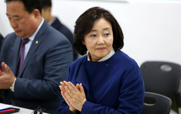 ‘당진 전통시장 상인과 대화’ 참석한 박영선 장관