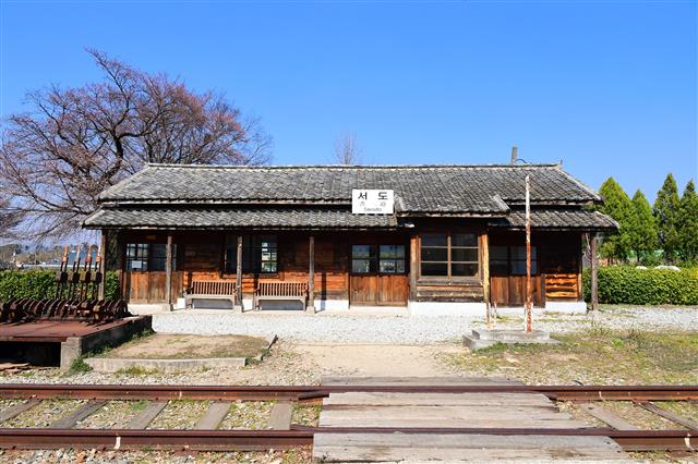 지금은 기차가 오가지 않는 철로 옆 옛 서도역은 최명희 대하소설 ‘혼불’의 주요배경 중 하나다.
