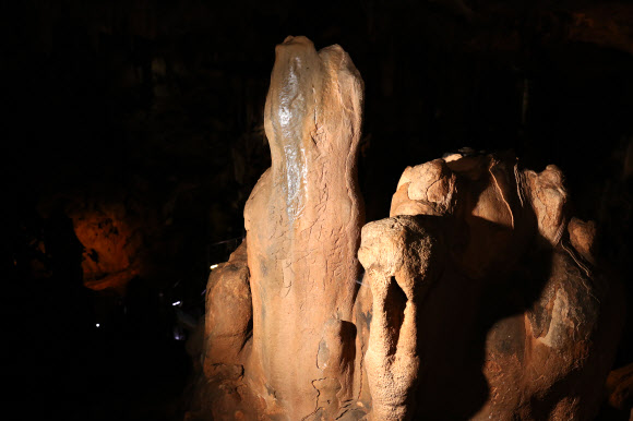 울진 성류굴에 새겨진 ‘신유년’