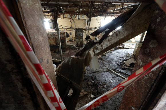 세월호 참사 5주기를 사흘 앞둔 13일 선체 내부 공개행사가 전남 목포신항에서 열렸다. 사진은 5층 조타실 내부의 모습. 2019.4.13  연합뉴스