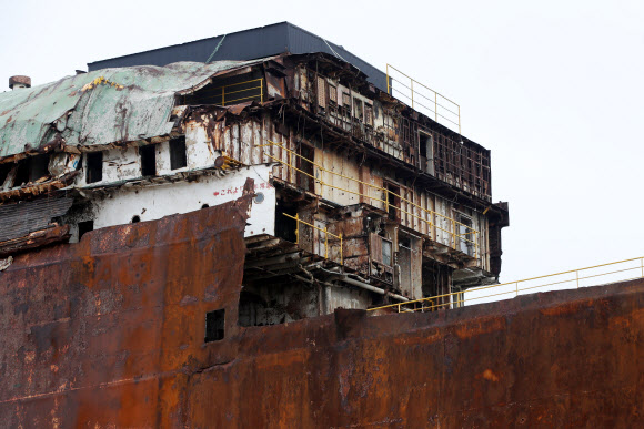 ‘잘리고 구겨지고’ 세월호의 상처