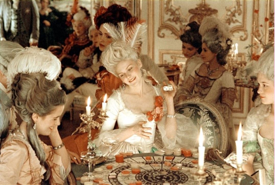 2007년 아카데미 의상상을 수상한 커스틴 던스트 주연, 소피아 코폴라 감독의 영화 ‘마리 앙투아네트’ 한 장면. 