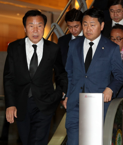 손학규, 조양호 한진그룹 회장 빈소 조문