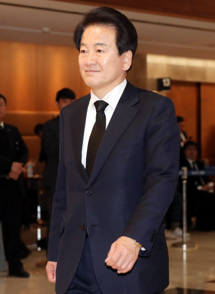 고 조양호 회장 빈소 찾은 정동영