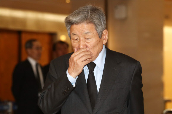 고 조양호 회장 빈소 찾은 유인태