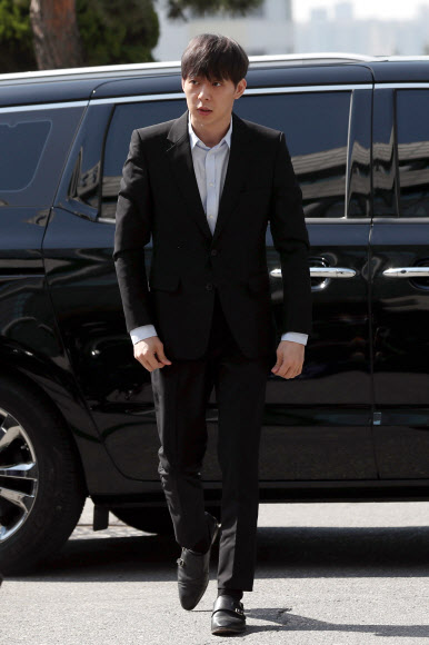 ‘마약 혐의’ 경찰 출석한 박유천